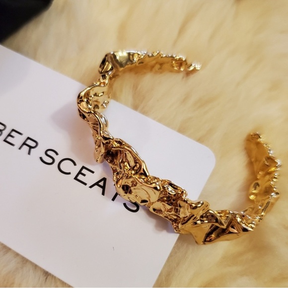 Amber Sceats Emery Cuff - Hammered gold over brass Bracelet - Picture 9 of 15